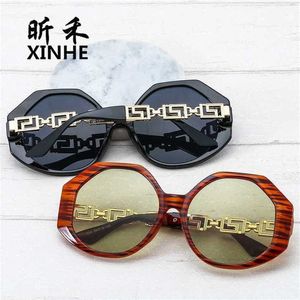 20% DI SCONTO All'ingrosso di occhiali da sole New Fashion PC Large Frame Uomo Donna Occhiali da sole e occhiali moderni poligonali personalizzatiDP3L