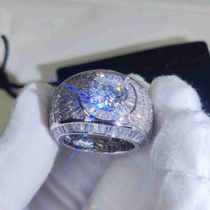 Anéis de banda Silver/18k Gold Batled Hip Hop Iced Out Lab simulado Big Diamond Micro Pave Cz Jóias Pinky Ring For Men Womenl240105