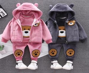 Vestiti del bambino inverno vestito caldo e spesso cartone animato orso maglione con cappuccio neonato neonata in pile bambini velluto oro vestito a tre pezzi LJ5560080
