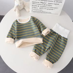 Bebek sıcak giysiler ev ev aşınma yastıklı yüksek bel göbek koruma pijamalar erkekler sonbahar ince kadife kızlar 240106
