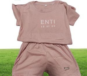 Tasarımcı Bebek Çocuk Giysileri Kız Kızlar Giyim Setleri Yaz Lüks Tshirts ve Şort Takip Kıyafetleri Kısa Kollu Gömlek1567178