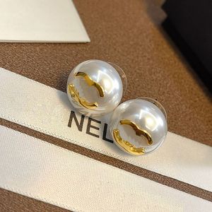 Kolczyki kobiety Pearl Łańcuchy Kolczyki Prosty projektantek Ear Stunce nowe diamentowe kolczyki projektant marki Złote Płynne kolczyki luksusowe biżuterię dla dziewcząt pary