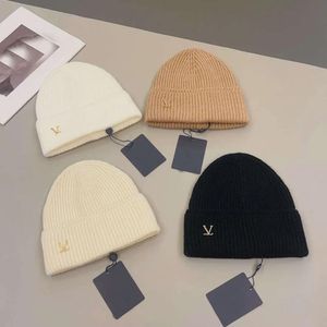 Mössor Beani Caps Designer Spark Beanie Bonnet Hat For Mens Women Fashion Letter Brosch Casual Hats Fall Winter Wool Sticked Cap Cashmere