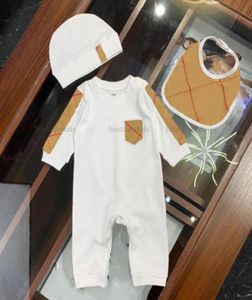 2021 Baby Overalls Frühling Herbst Kleidung Neugeborenen Kinder Jungen Mädchen Strampler Hut Lätzchen 3Pcs Anzug Kleinkind Junge Designer Kleidung3831261