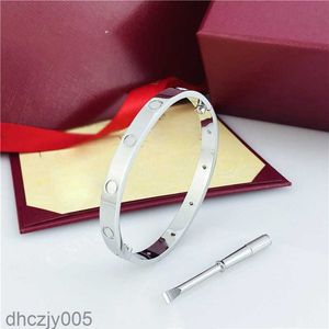 Bracciale per amante delle donne Bracciale di design a vite sottile placcato argento oro uomo gioielli di lusso coppia di acciaio al titanio moda semplice bracciale con diamanti personalizzato E23 HS EXW2