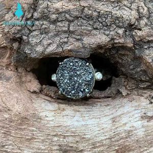 Pierścienie zespołowe Naturalne kryształowy pierścionek klastra klastra czarna prosta biżuteria dla kobiet prezent dla mężczyzn/kobiet 12 mm obfity impreza uzdrawianie ślubne Stonel240105