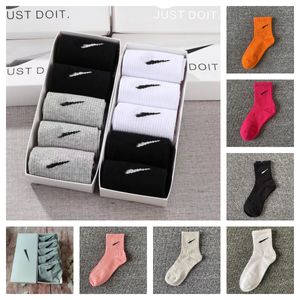 NK SOCKS Tasarımcı Kadınlar İçin Çoraplar Erkekler İçin Klasik Kanca Nefes Alabilir Ter Emilim Atletik Ayak Bileği 100 Pamuk Geometrik Hızlı Kurutma Koku Önleme