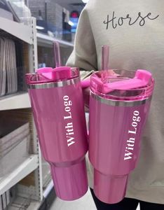 USA: s lager med logotyp Holiday Red Co Bran Ded Winter Pink Shimmery Limited Edition 40 Oz Tumblers 40oz Mugs Handle Lock Straw Water Bottle Valentines Day Gift GG0222
