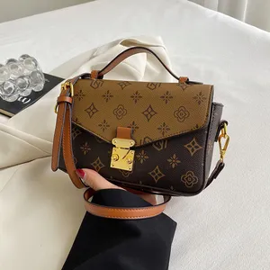 Wysokiej jakości projektanci luksusowe torby 12 cm Mała brązowa luksusowa torba klasyczna torba klapy kieszonkowa moda torba crossbody torebki z pudełkiem