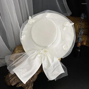 Berets Weißer Satin-Bowknot-Brauthut Französischer Retro-britischer Damenbankett-elegantes Fliege-Kopfbedeckungs-Hochzeitszubehör