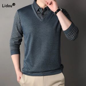 Camicia a quadri scozzese con collo a polo impiombato da uomo d'ufficio Autunno Inverno Tendenza moda Falso in due pezzi Maglietta a maniche lunghe Abbigliamento maschile 240105