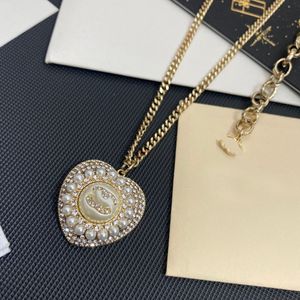 High Quality Brand Designer Necklaces Crystal Letter Pendants Heart Pearl Pendant Men Womens 18k Gold Plated Copper Choker Necklace Chain Birthday Jewelry Gift
