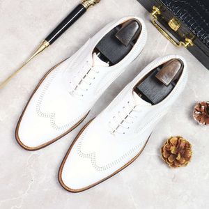 Branco para homens de qualidade casamento noivo terno couro genuíno clássico designer brogues sapatos masculinos 2022