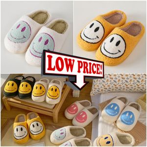 Designerskie sandały Kapcia futra wewnętrzne dom Pełne futrzane miękkie puszyste pluszowe platformy Womans Flats Non Slipper Slajdes Buty Buty swobodne panie 37-46 Rozmiar