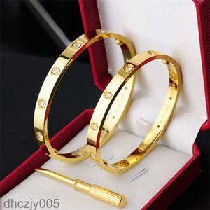 Designer de jóias pulseiras clássicas pulseira de ouro para mulheres homens 316l titânio moda pulseira pulseira de casamento prata rosa dia de ação de graças presente masculino xt0v xt0v ohdv