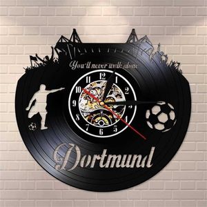 Dortmund City Skyline Wanduhr, deutsche Staaten, Fußballstadion, Fans, Feier, Wandkunst, Vinyl-Schallplatten-Wanduhr, Y200109204u