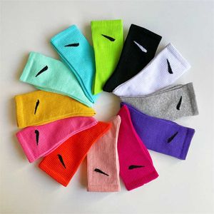 Mens Socks Fashion Women and Men Socking High Quality Letter Bortable Cotton Wholesale Calzino Jogging Basketball Football Sports Sock Fzl5