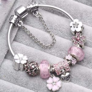 Klassisk mode pandoraer stil charm smycken klöver blommor kvinnor europeiska charm pärlor fyrblad klöver dingle passar pandoraer charm armband halsband diy