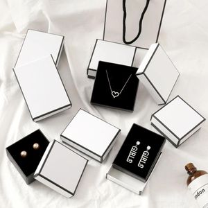 Bracelets 12pcs Square Jewelry Display Gifts Box Holder Black and White Kraft Paper Engagement Ring Brooch Necklace Bracelet Box Bag