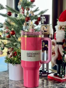 US Warehouse Pink Parade con logo 1: 1 H2.0 Bicchieri in acciaio inossidabile da 40 once con manico in silicone Coperchio e cannuccia Tazze per auto da viaggio Continua a bere bottiglie di acqua fredda GG0106