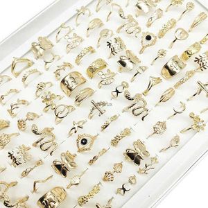 Bandringe 30pcs/Los Großhandel Mix Style Goldfarbe Finger Ringe für Frauen Böhmen Vintage Neues Big Butterfly Snake Leaf Party Schmuckgeschenke Geschenke Geschenke 240105