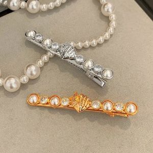Accessori per ornamenti di moda con fermaglio per capelli con perle e conchiglia in metallo con design di marca 240106