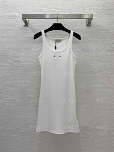 女性デザイナーのドレスドレスセクシーなキャミソールスカートスカートブランドファッションレター刺繍しられたソリッドカラー弾性スリムフィットホワイトレス女性ベスティドスタンクトップ