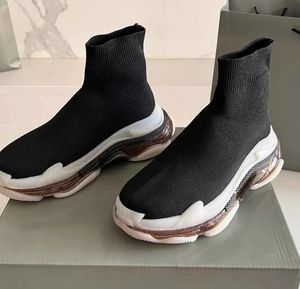 Gli stilisti hanno progettato scarpe sportive casual di alta qualità, nuove piccole scarpe bianche con suole spesse, piccolo aumento di altezza