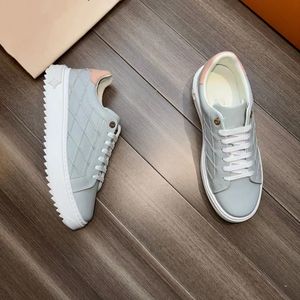 Designer sapatos casuais bezerro couro homens mulheres sneaker moda senhora branco plataforma plana corredores treinadores letras iniciais flores velhas tempo limite mulheres sapato tênis 06