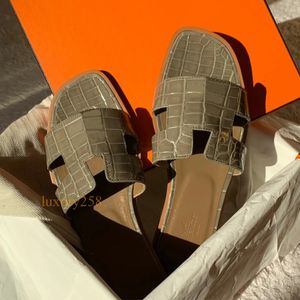 Luxury Sandals tofflor Female Classic Crocodile Leather Flat Slides Designer Slipper Fashion Sexig utanför Summer Beach Flip Flops Shoes