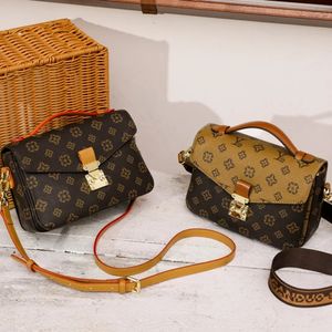 2024 새로운 유명 디자이너 어깨 메신저 가방 고품질 여성 지갑과 핸드백 여름 고급 패션 작은 정사각형 가방