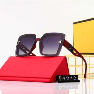 12% de desconto no atacado de óculos de sol Óculos polarizados Rede de moda feminina Red Street Photo Frame Óculos Óculos de sol grandes e finos