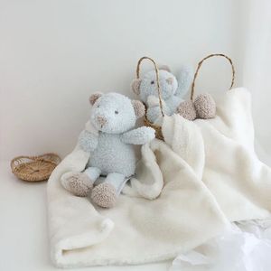 Blue Bear Soother Baby fylld djurens säkerhetsfilt födda gåvor Mjuka plyschleksaker Spädbarnskolor Karaktär Blankie 240106