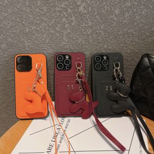 Fashion Designer Phone Case iPhone 15 14Promax 11 Promax 15Promax13 12 11 8 7 xs Leather metal letter Pendant Pony phone case Card bag