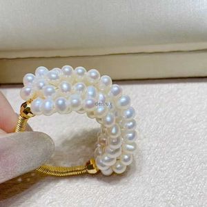 Band Rings gratis frakt Hot Sell Designer Oversize Lady Cluster Ring High Luster Small Real Pearl Natural White Color Pärlor smycken Giftl240105