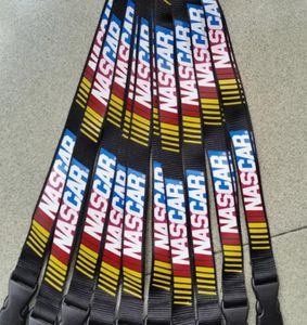 Todo 30 peças popular logotipo do carro NASCAR cordão para celular removível chaveiros crachá pingente lembrancinhas para festa C0047700887