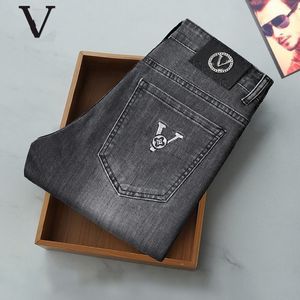 Jeans da uomo firmati da uomo Design classico Moda Autunno/inverno Nuovo prodotto Pantaloni slim fit di alta qualità per grandi mucche