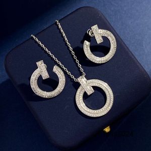 Luxuriöser Volldiamant-Kristall-Anhänger von T Brand, klassischer Designer für Frauen, modische koreanische vergoldete Halsketten aus 18 Karat Gold, Schmuckgeschenke