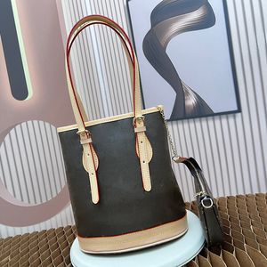 Portable Large Capacity Bucket Bag Luxury Designer Bag Cross Body Waist Bag Temperament Fashion Women Handbag High Quality Shoulder Bag Shopping Bag