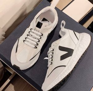 Casual Shoes French Stars z oddychającą siatką Condor Nowy moda trampek