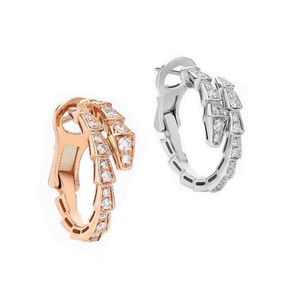 18K Goldohrring mit geometrischen Ohrsteckern, Creolen für Damen, Designerschmuck für Partys, in exquisitem Silber mit Roségoldbeschichtung