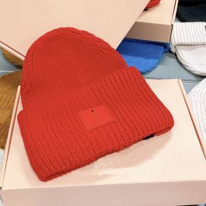 Beanie Tasarımcı Kış Şapkaları Erkekler Bonnet Kayak Şapkası Kapakları Sıcak Şapka Unisex Kar Şapkası Kadınlar Sonbahar ve Kış Sıcak Skuliler Yün Örtü Hat Gülümseme Yüz Beanies