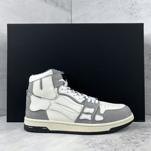 2024 High Top Herrskor Korta stövlar läder skarvning kvinnor skor skateboard skor mörk hög gata färg benskor seniorkänsla allt sneakers storlek 35-46 +låda