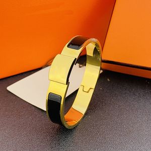 Clic Gold Armband Women Men Bangle Designer smycken unisex present rostfritt stål 19 färg klassisk casual case sporty söt romantisk valentin dag silver charm armband