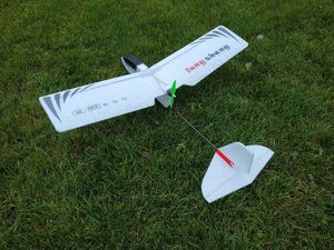 Piccioni 800mm Apertura alare EPP Ala fissa RC Kit aereo Trainer RC Modello di aereo RC Drone Aereo Giocattoli da esterno per bambini 240106