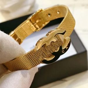 Luxury Fashion Letter Designer Mens Bangle Women Armband Varumärke Brev Manschett Bangle smycken Tillbehör Högkvalitativ årsdag