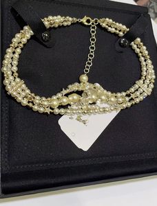 Colar de colar de gargantilha Colar de designer Sailormoon Style Nature Pearl Colar Gift for Woman Gold Plated Chain com Pearl and Butterfly Frete grátis