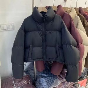 Moda Tasarımcı Ceket Erkek Kısa Kış Ceketleri Kırpılı Puffer Ceket Kadınlar için Puffer Kış Sandığı Yakas Parkas Moda Kısa Ceket Stili İnce Katlar Z6