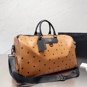 Aaaa designer duffle väska män kvinnor modedesigner rese väska stor kapacitet handväska metall hänge duk läder en enda axel crossbody reste rote väska