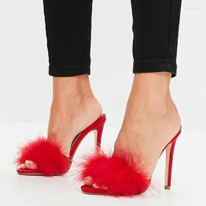 Sandálias Soft Fur Decor Chinelos de salto alto Red Suede Slip On Pointed Toe Mulheres Stretch Tecido Aberto Stiletto Mules